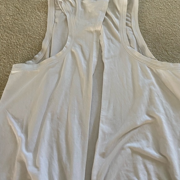 Lululemon 🍋white open back tank , gently used no size tag see pictures - Picture 2 of 5